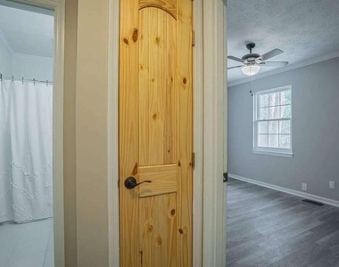 1235 Riverside Drive - Photo Thumbnail 21
