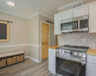 1235 Riverside Drive - Photo Thumbnail 15