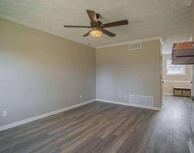1235 Riverside Drive - Photo Thumbnail 2