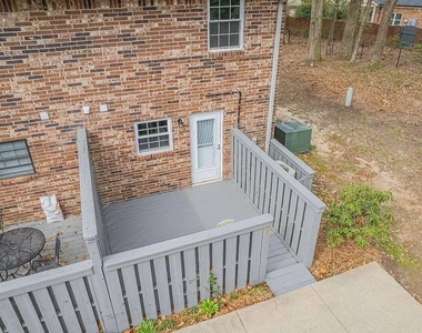 1235 Riverside Drive - Photo Thumbnail 34