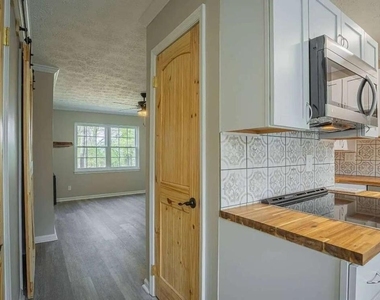1235 Riverside Drive - Photo Thumbnail 7