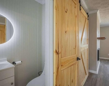 1235 Riverside Drive - Photo Thumbnail 16