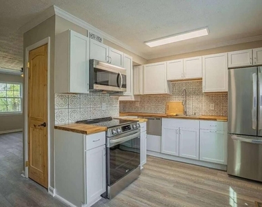 1235 Riverside Drive - Photo Thumbnail 8