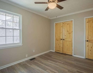 1235 Riverside Drive - Photo Thumbnail 29
