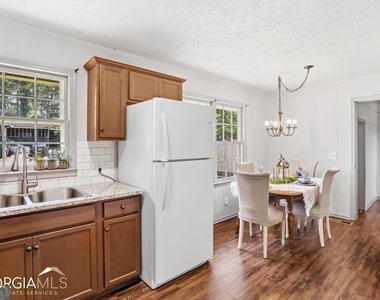 471 Moore - Photo Thumbnail 4