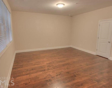 2415 Tenor Lane - Photo Thumbnail 13