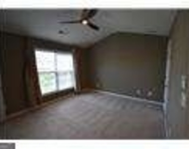 1002 Thornborough Drive - Photo Thumbnail 11