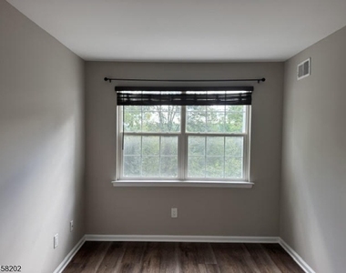 96 Crestview Lane - Photo Thumbnail 10