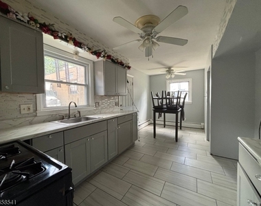 319 E 1st Ave - Photo Thumbnail 4