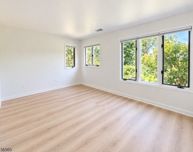 45 Augusta Drive - Photo Thumbnail 11