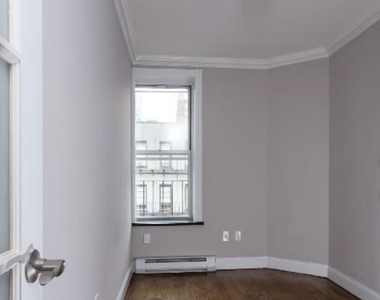 West 53rd Street - Photo Thumbnail 4