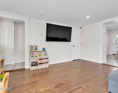 253 1st Street - Photo Thumbnail 9