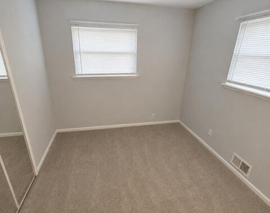129 Dittmar Drive - Photo Thumbnail 4