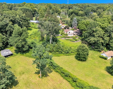 16 Browns Lane - Photo Thumbnail 11