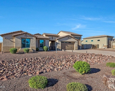 13532 W Sierra Vista Drive - Photo Thumbnail 12
