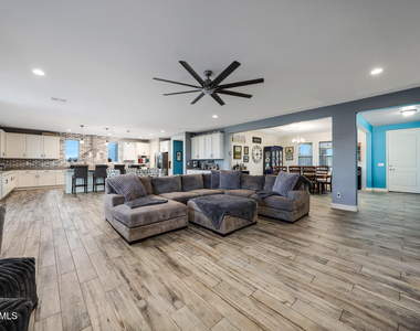 13532 W Sierra Vista Drive - Photo Thumbnail 17