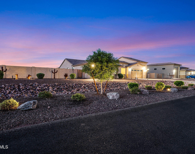 13532 W Sierra Vista Drive - Photo Thumbnail 3
