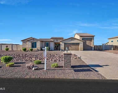 13532 W Sierra Vista Drive - Photo Thumbnail 9