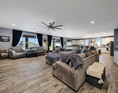 13532 W Sierra Vista Drive - Photo Thumbnail 16
