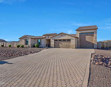 13532 W Sierra Vista Drive - Photo Thumbnail 8