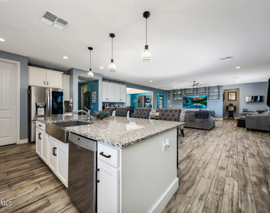 13532 W Sierra Vista Drive - Photo Thumbnail 22