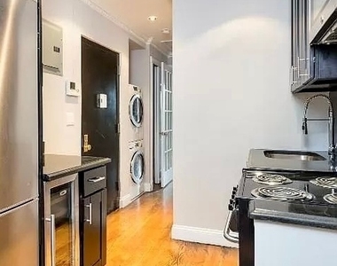 West 53 Street - Photo Thumbnail 4