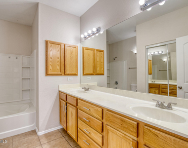 2565 S Signal Butte Road - Photo Thumbnail 22