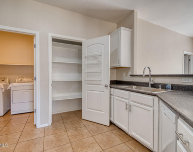 2565 S Signal Butte Road - Photo Thumbnail 10