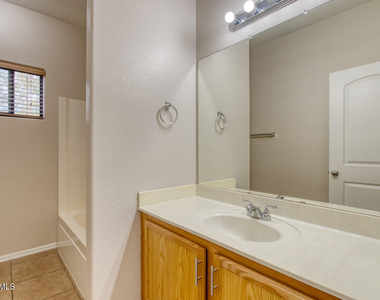 2565 S Signal Butte Road - Photo Thumbnail 19