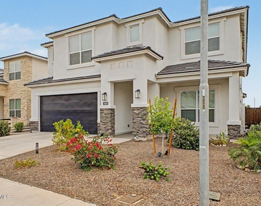 10249 W Adam Avenue - Photo Thumbnail 5