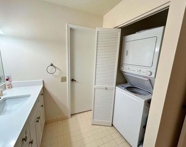 10058 Laurelwood Place - Photo Thumbnail 7