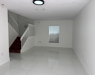 4421 Sw 72nd Terrace - Photo Thumbnail 8