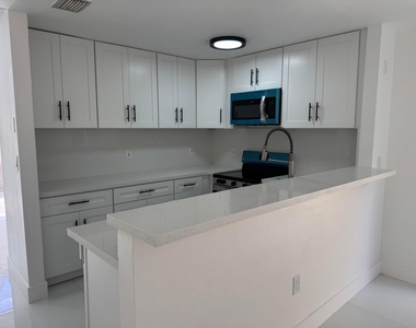 4421 Sw 72nd Terrace - Photo Thumbnail 5