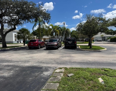 4421 Sw 72nd Terrace - Photo Thumbnail 2
