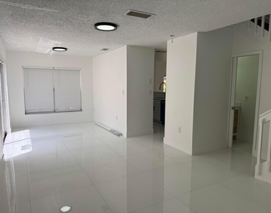 4421 Sw 72nd Terrace - Photo Thumbnail 6