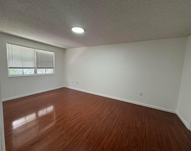 4421 Sw 72nd Terrace - Photo Thumbnail 10