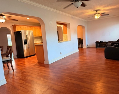 5806 Nw 86th Terrace - Photo Thumbnail 9