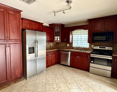 8963 Old Pine Way - Photo Thumbnail 3