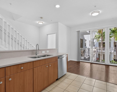 2725 Ne 8th Avenue - Photo Thumbnail 3