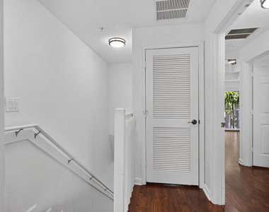2725 Ne 8th Avenue - Photo Thumbnail 35