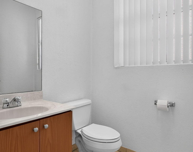 2725 Ne 8th Avenue - Photo Thumbnail 28