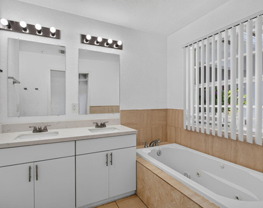 2725 Ne 8th Avenue - Photo Thumbnail 45