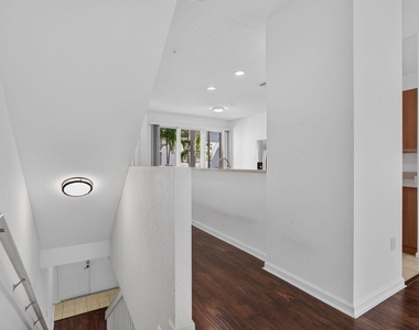 2725 Ne 8th Avenue - Photo Thumbnail 19