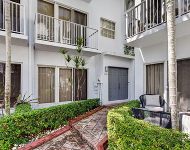 2725 Ne 8th Avenue - Photo Thumbnail 10