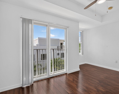 2725 Ne 8th Avenue - Photo Thumbnail 38