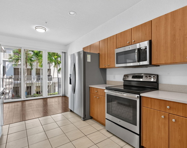 2725 Ne 8th Avenue - Photo Thumbnail 2