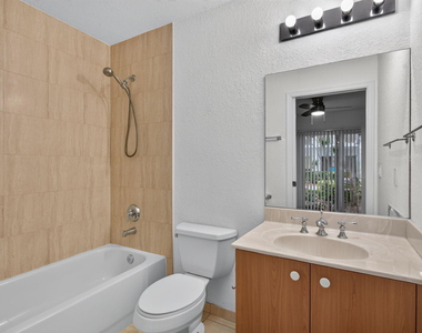 2725 Ne 8th Avenue - Photo Thumbnail 17