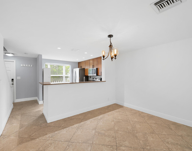 1843 Ne 15th Avenue - Photo Thumbnail 3