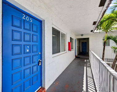 1007 W Prospect - Photo Thumbnail 5