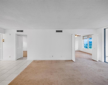 3051 S Palm Aire Drive - Photo Thumbnail 9